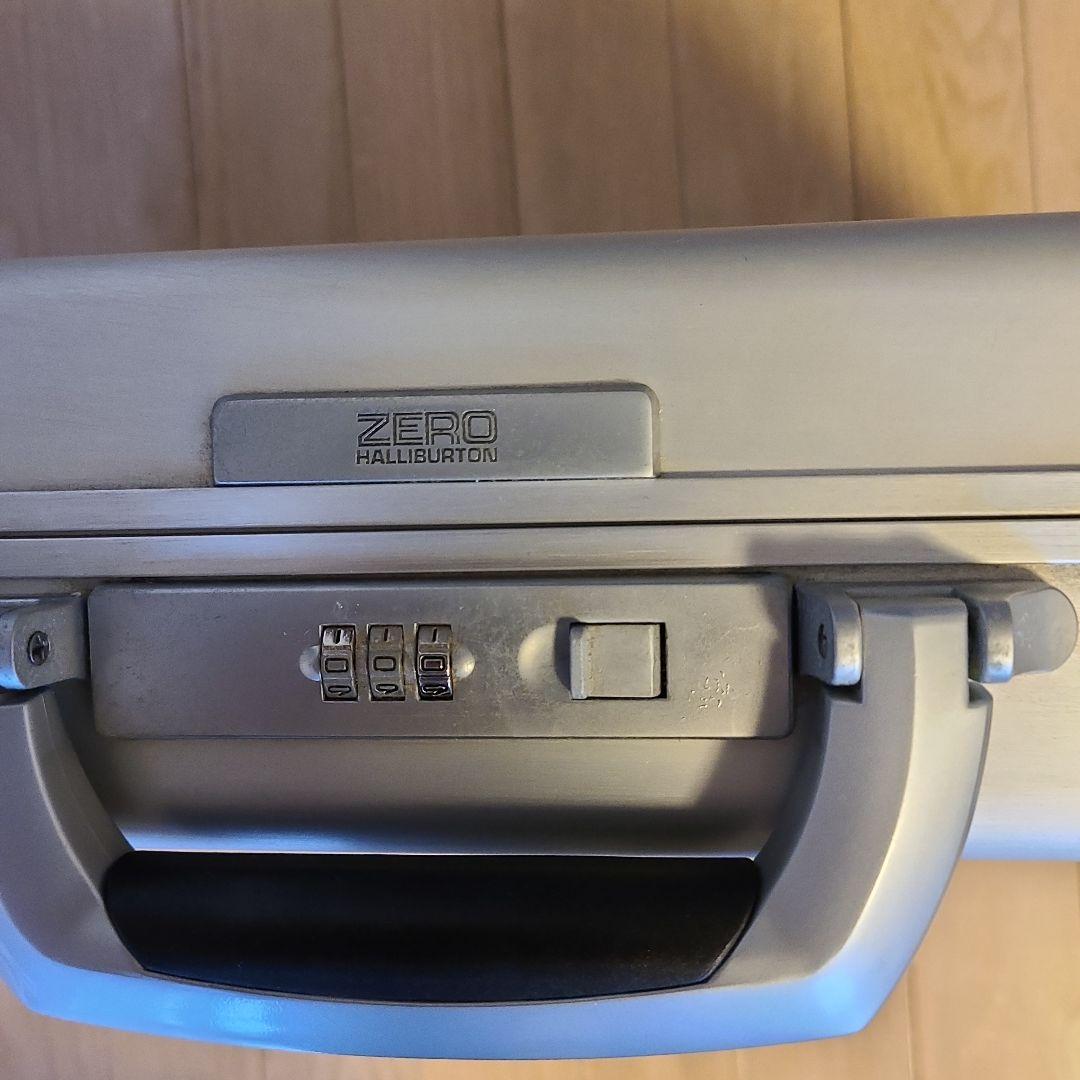 ZERO HALLIBURTON シルバーアタッシュケース