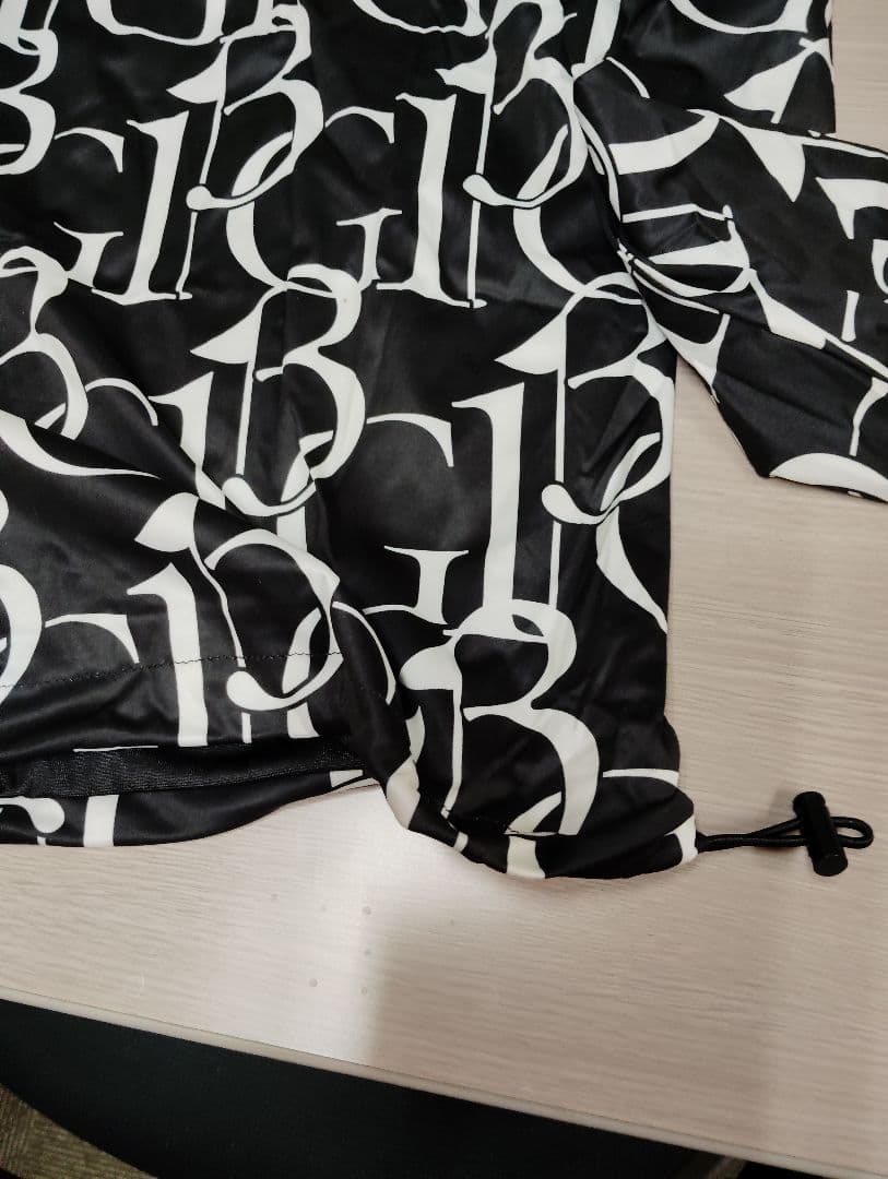 1PIU1UGUALE3 GOLF プルオーバースニードジャック ブルゾン