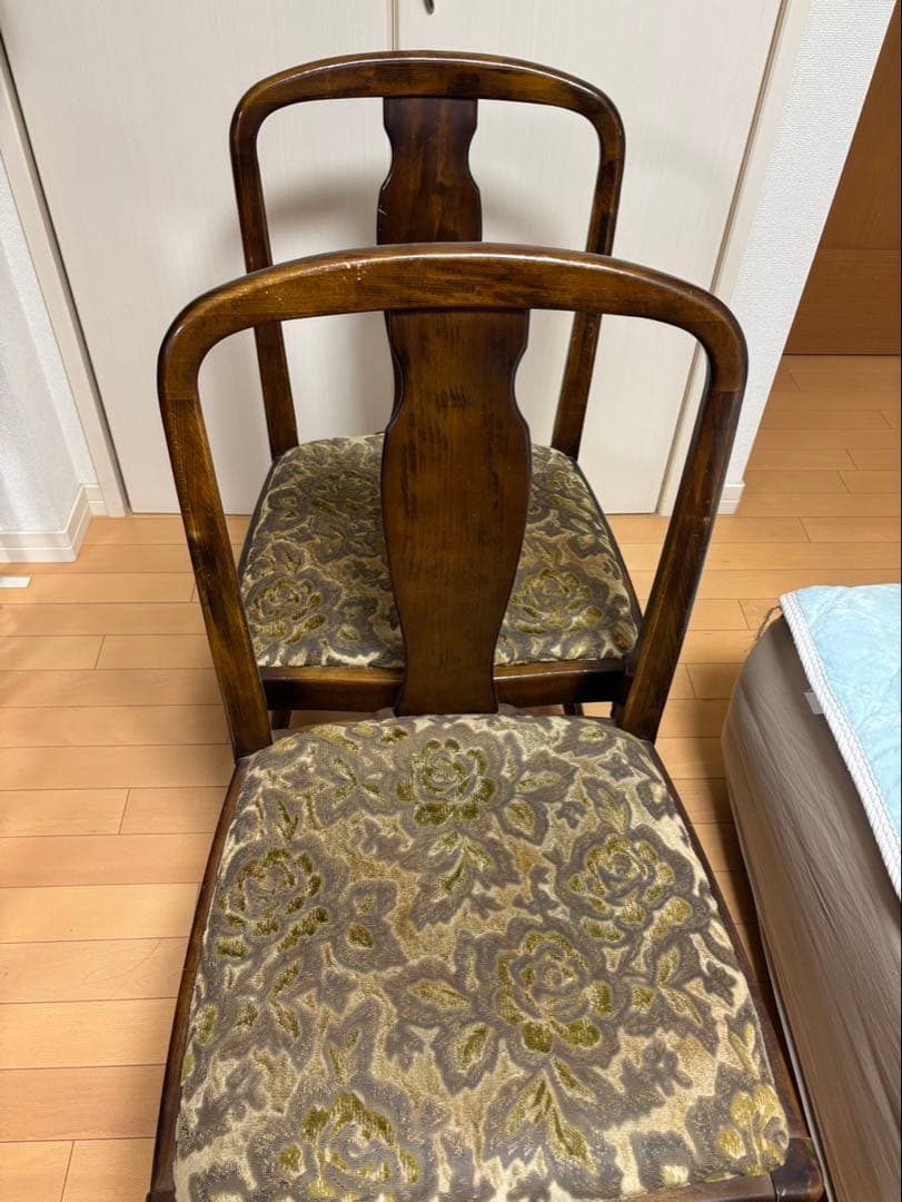 ブラウン木製　ダイニングチェア 花柄 ２脚セット