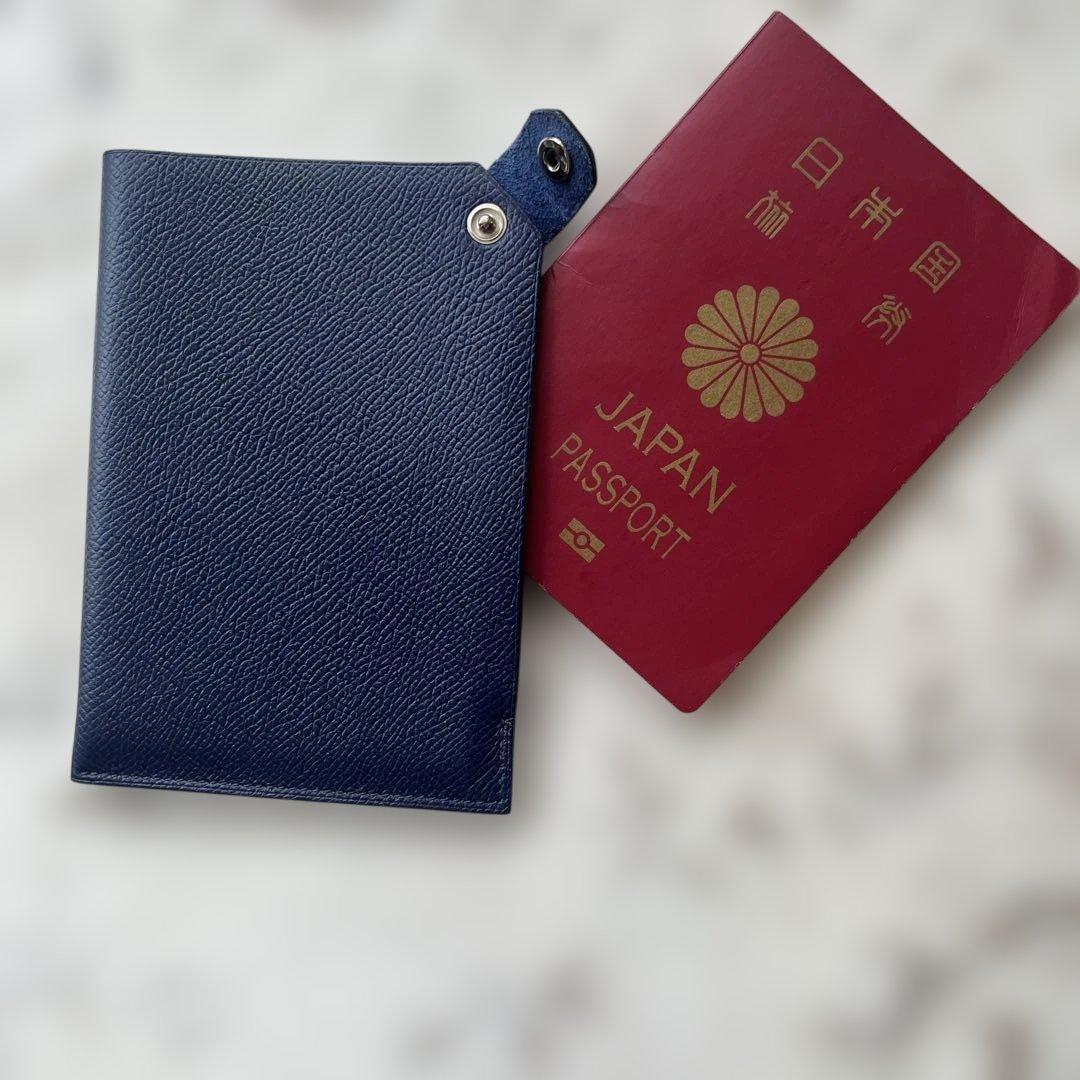 エルメス HERMESネイビー レザー パスポートケース 型押し 直営店購入