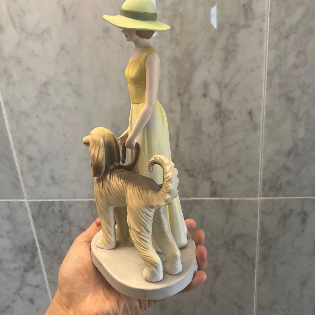 新品アメリカ60-70年代高級大型犬アフガンを携えた貴婦人の陶器オブジェ