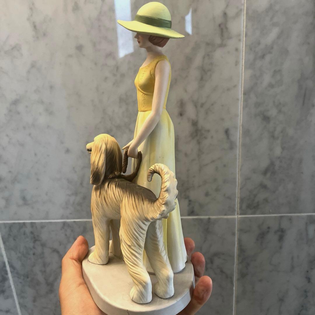 新品アメリカ60-70年代高級大型犬アフガンを携えた貴婦人の陶器オブジェ