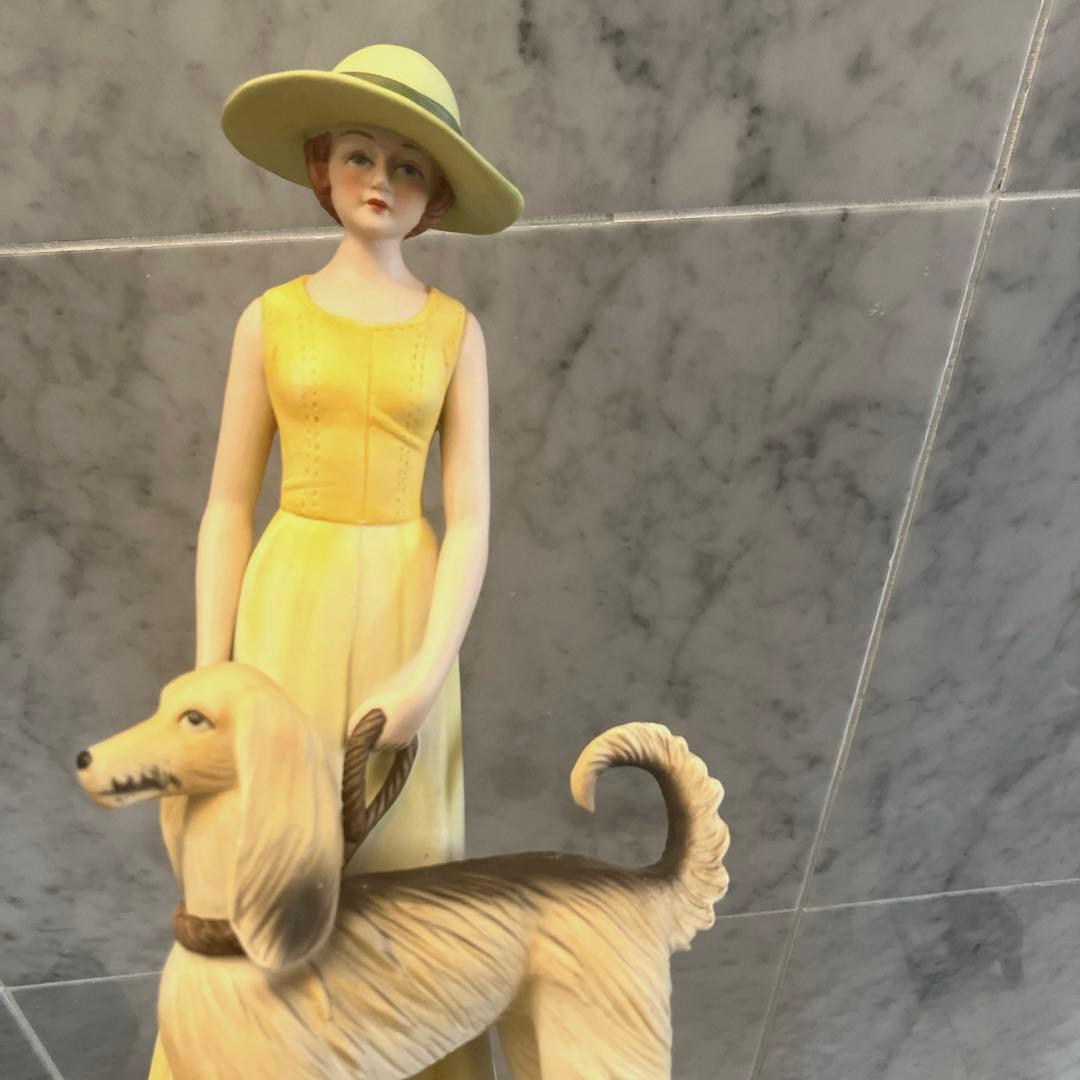 新品アメリカ60-70年代高級大型犬アフガンを携えた貴婦人の陶器オブジェ