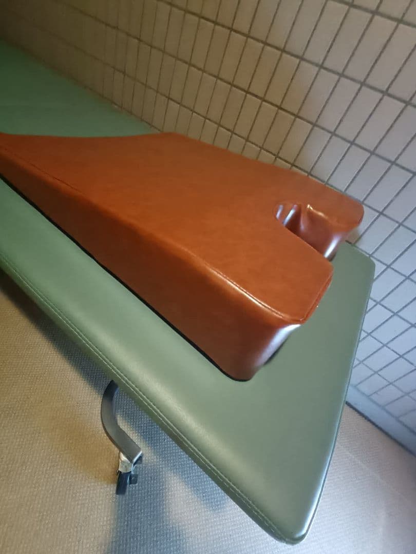 マルゼン 折りたたみベッド 折り畳み式マッサージ台、エステ施術ベッド　整体院