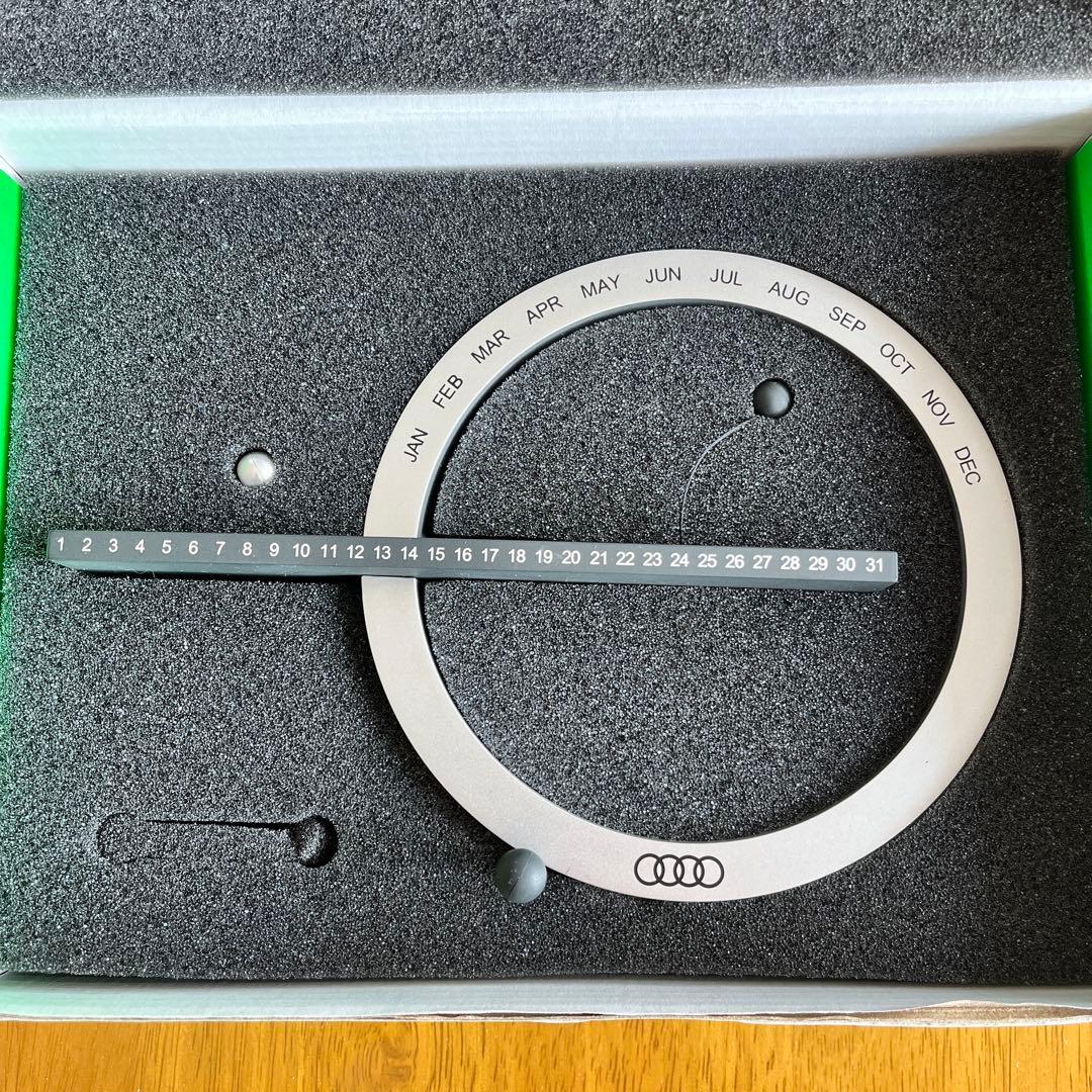 Audi アウディ　MoMA Design Store パーペチュアルカレンダー