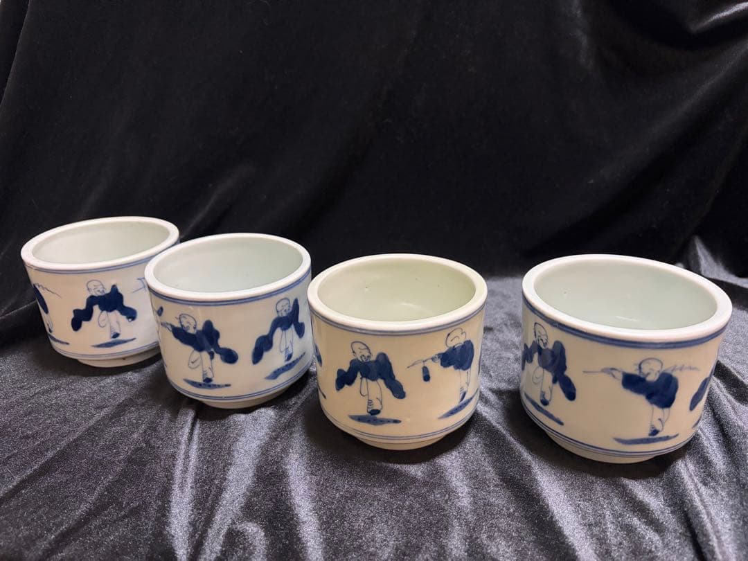 青白磁の絵柄 お猪口 中国大明成化年製整理品骨董品 時代物 4個セット古箱有り
