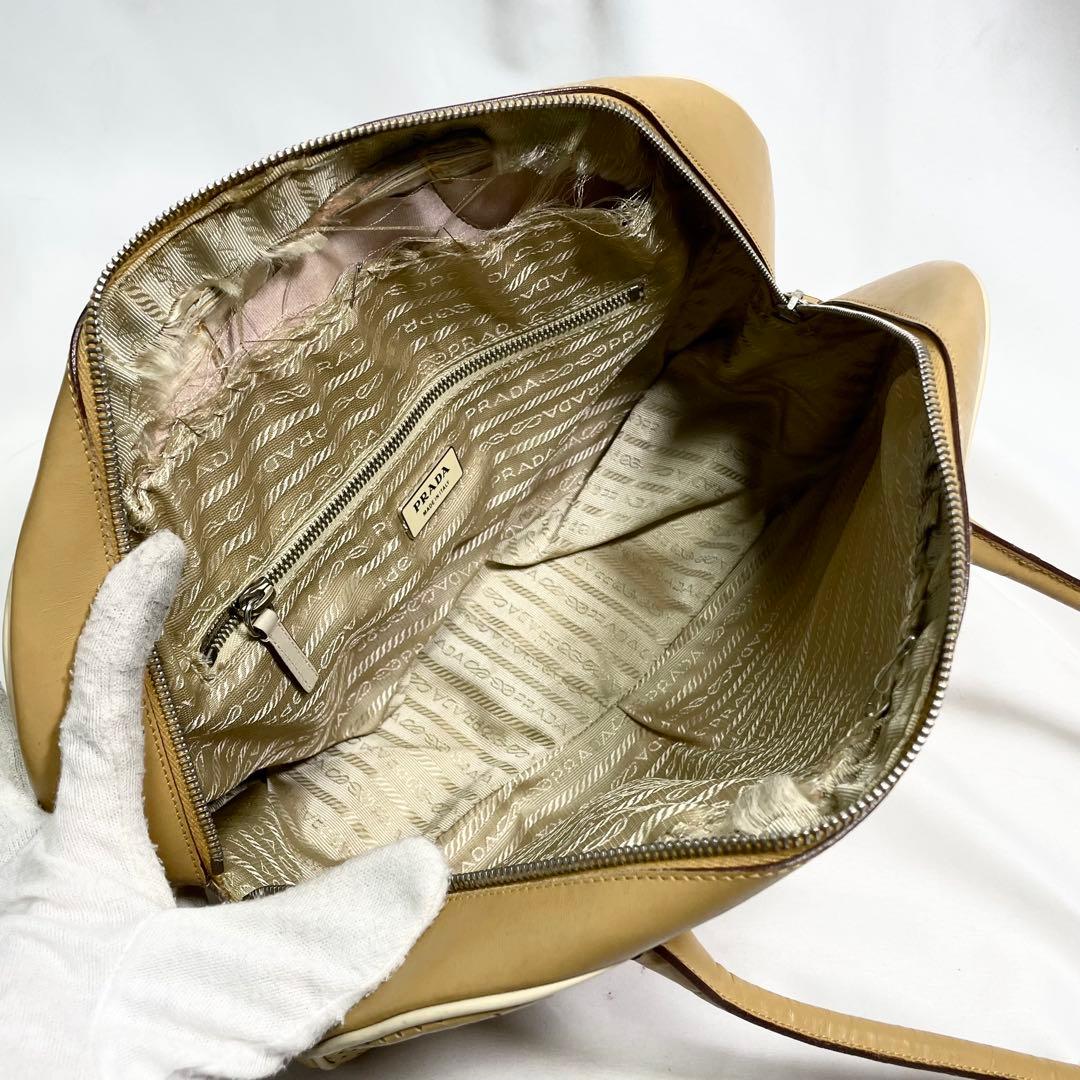 PRADA パンチング ボーリング バッグ チャーム 南京錠 大容量 多機能 黄