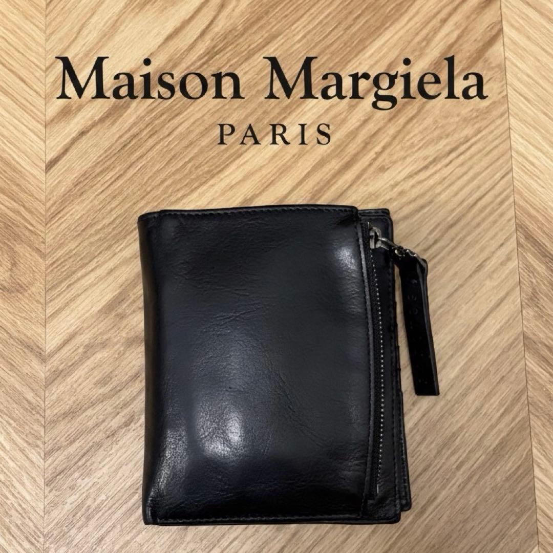 メゾンマルジェラ 二つ折り財布 ブラック ジップ小銭入れ カレンダーロゴ