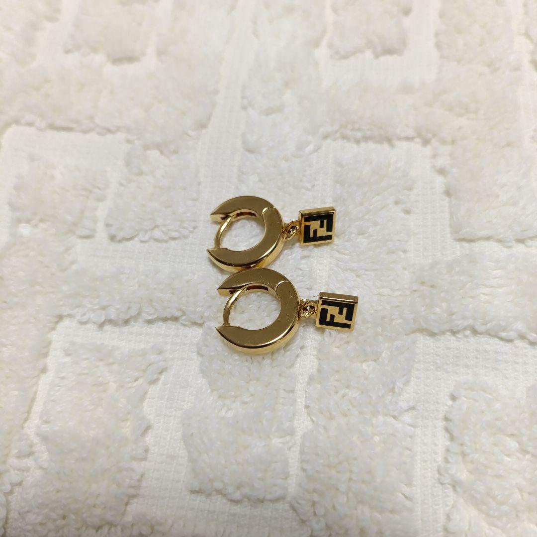 値下げ中　真贋査定済み　Fendi ゴールド フープピアス
