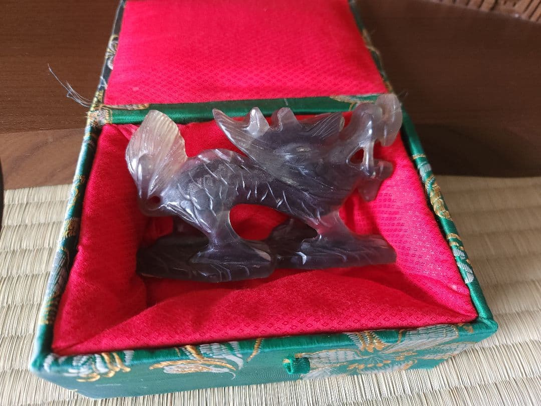 中国　天然石 晶石　龍 ？　置物　箱入り　ヴィンテージ
