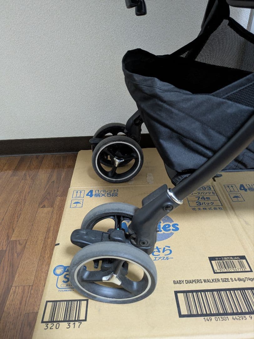 【美品】アップリカ　ラクーナ ビッテ クッション　ラピス ブルー 2021年