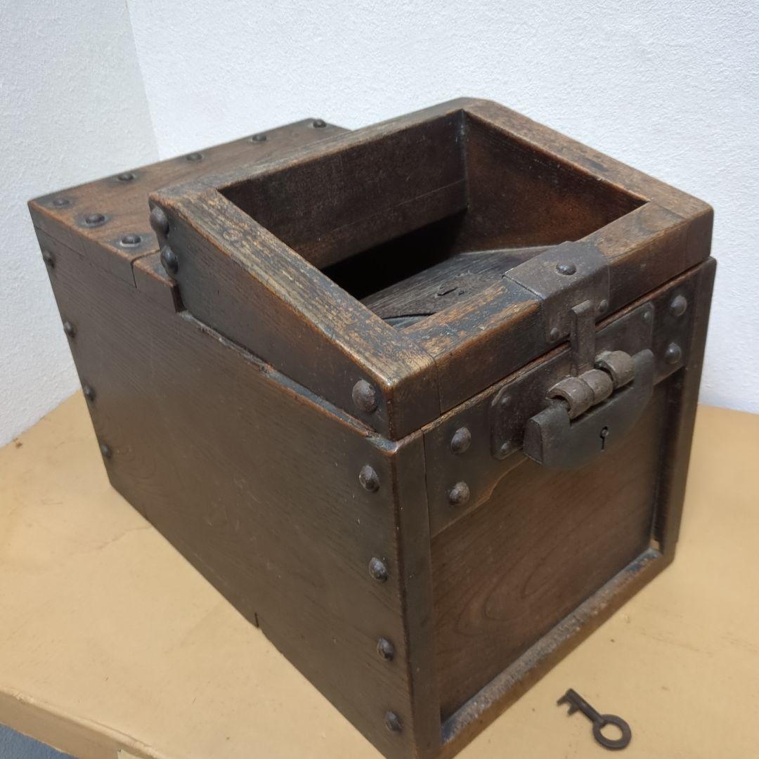 骨董　銭箱　鍵付き　木製　古民具　貯金箱　ぜにばこ　入れ物