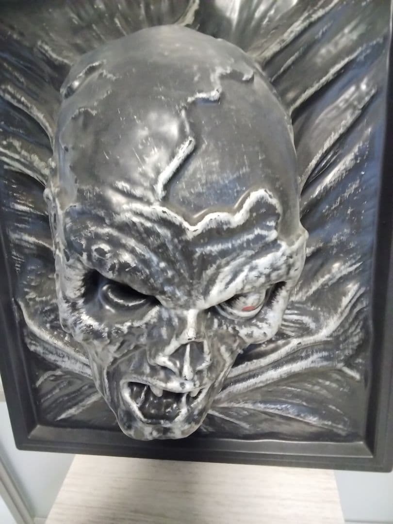 R. マリノ メタフシケ 3D 壁彫刻　ゾンビ