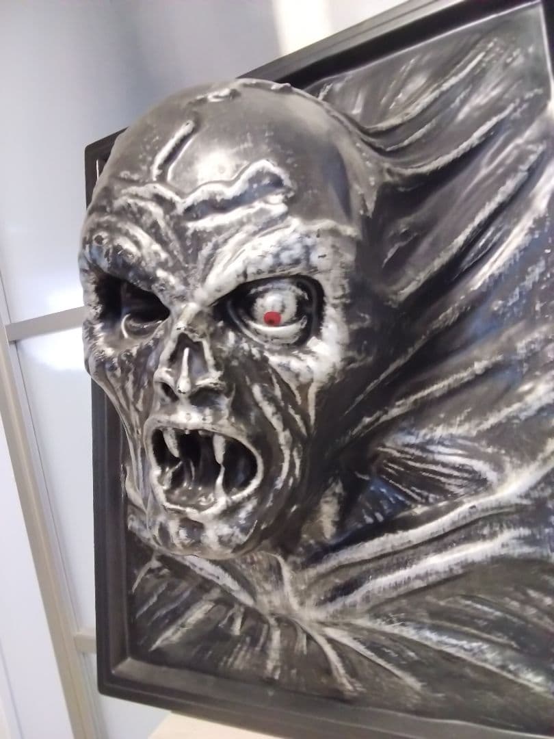 R. マリノ メタフシケ 3D 壁彫刻　ゾンビ