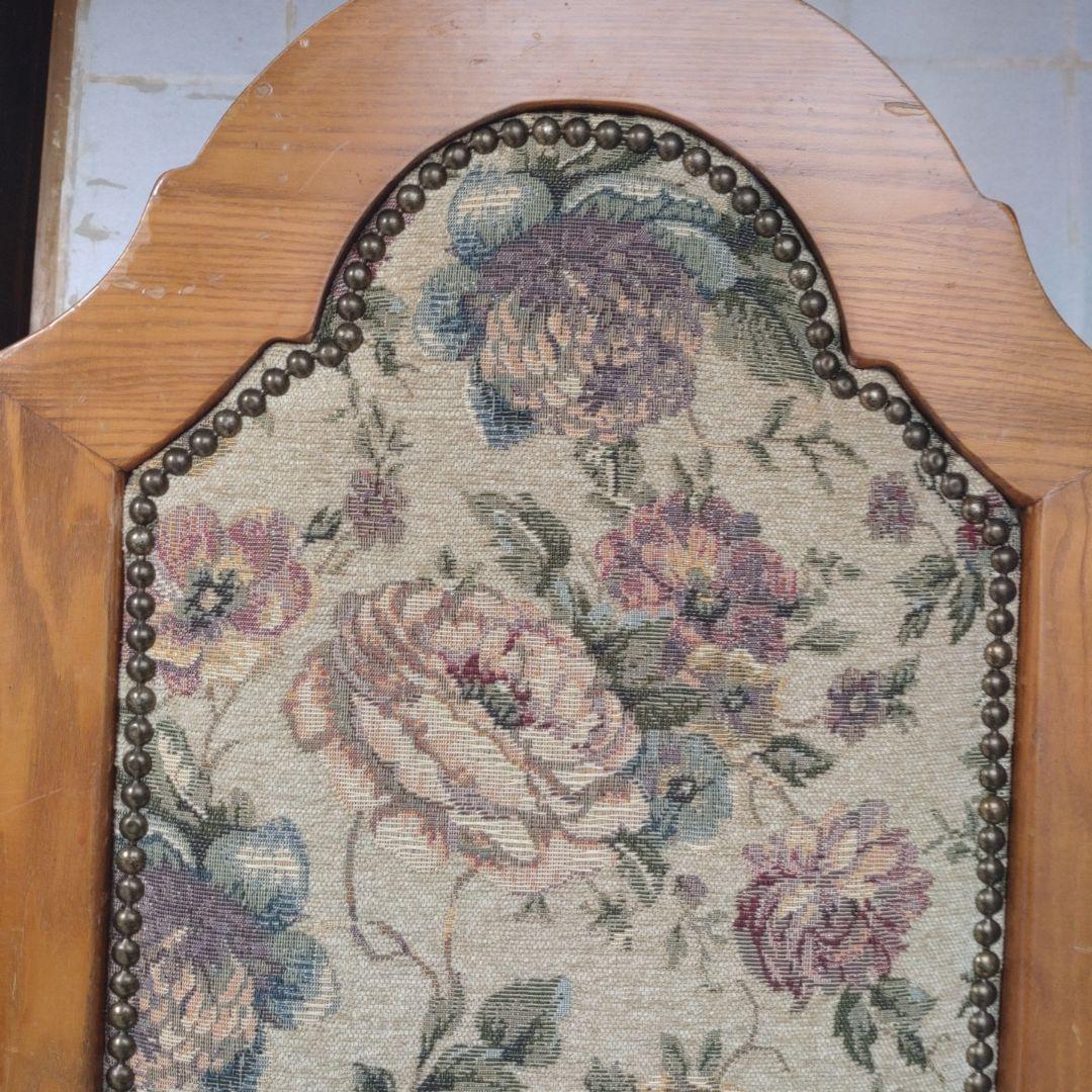 ​【英国アンティーク調】ダイニングチェア ゴブラン織 花柄 鋲打ち 木製　1/4