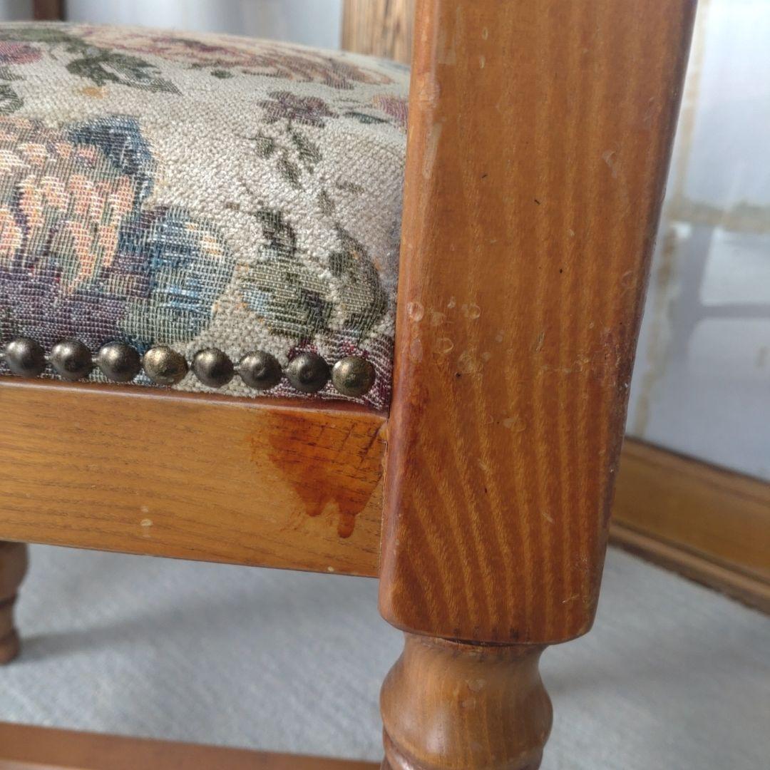 ​【英国アンティーク調】ダイニングチェア ゴブラン織 花柄 鋲打ち 木製　1/4