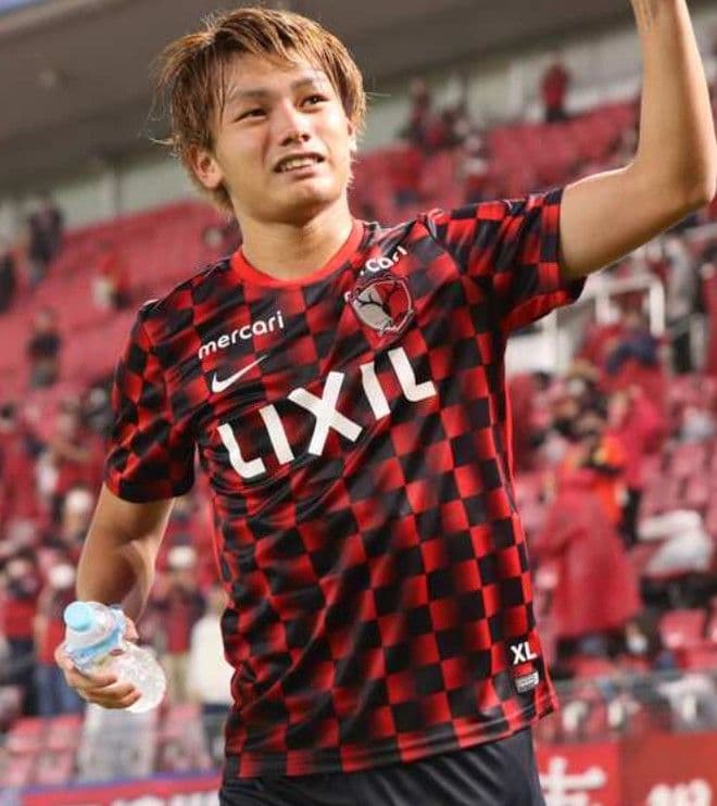 【匿名配送】【入手困難】鹿島アントラーズ　プレマッチ　赤　黒　ユニフォーム