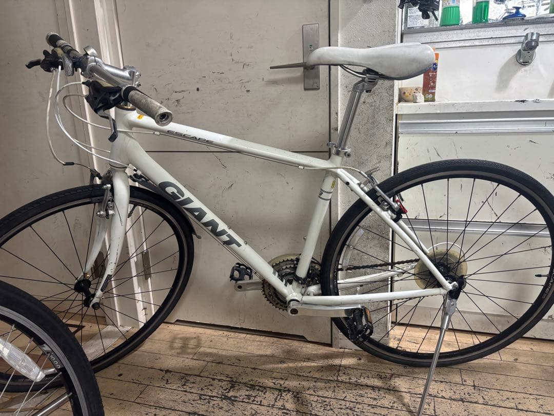 Giant Escape ジャイアント　クロスバイク ホワイト