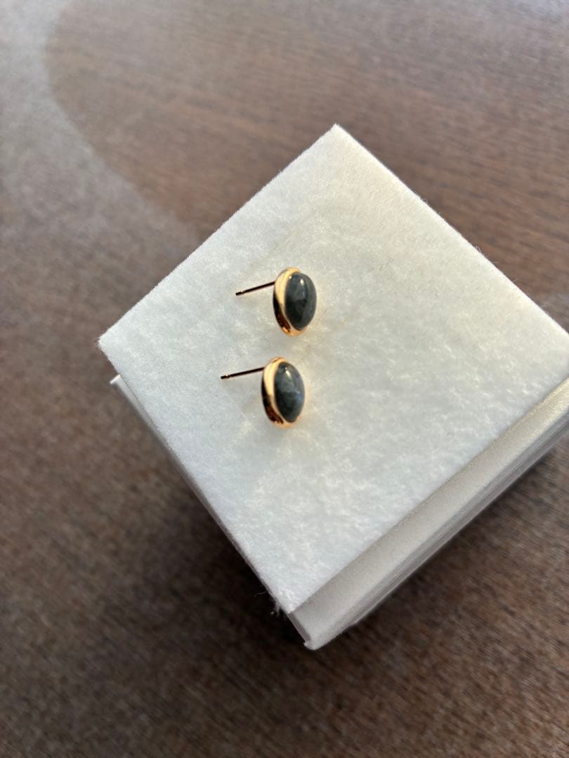 K10ブラックラブラドライト オーバルカボション スタッドピアス