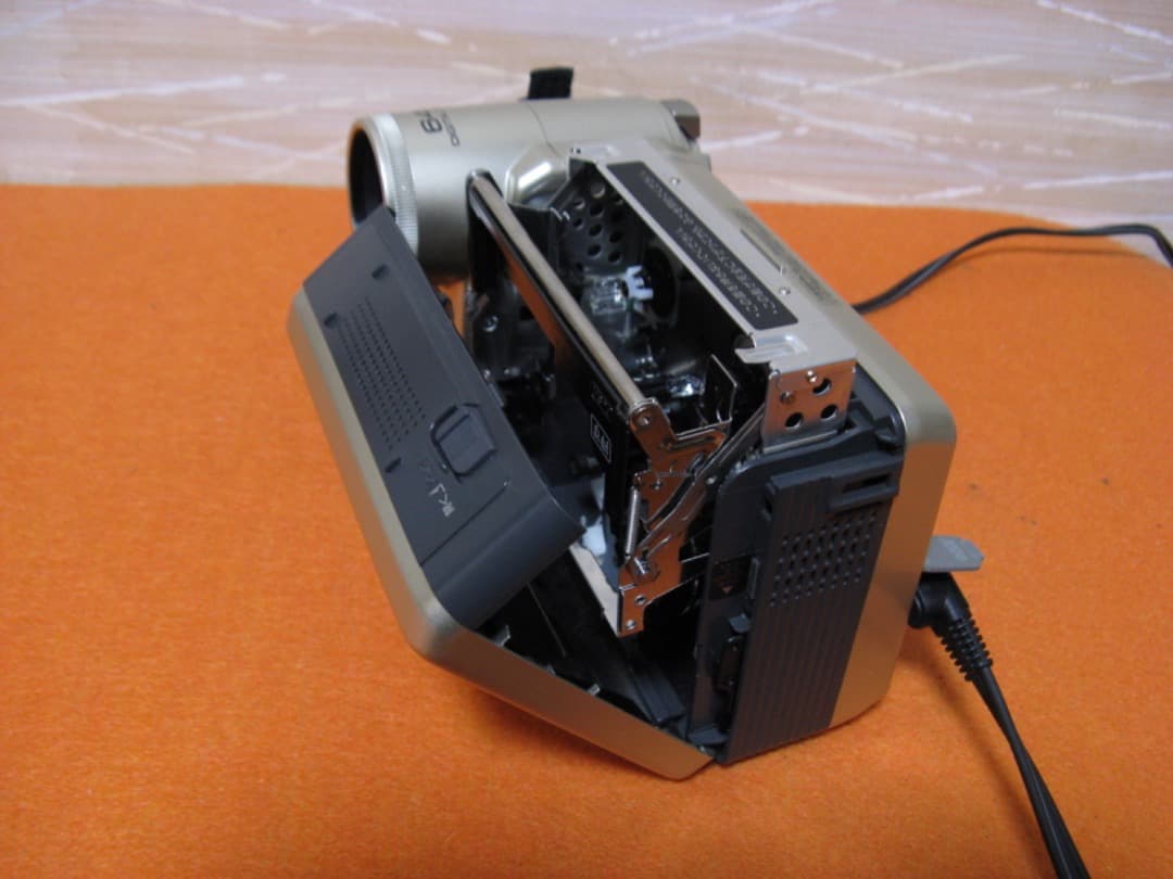 動作OK❗️☆シャープの液晶8ミリビデオカメラ・VL-EL480 ☆美品