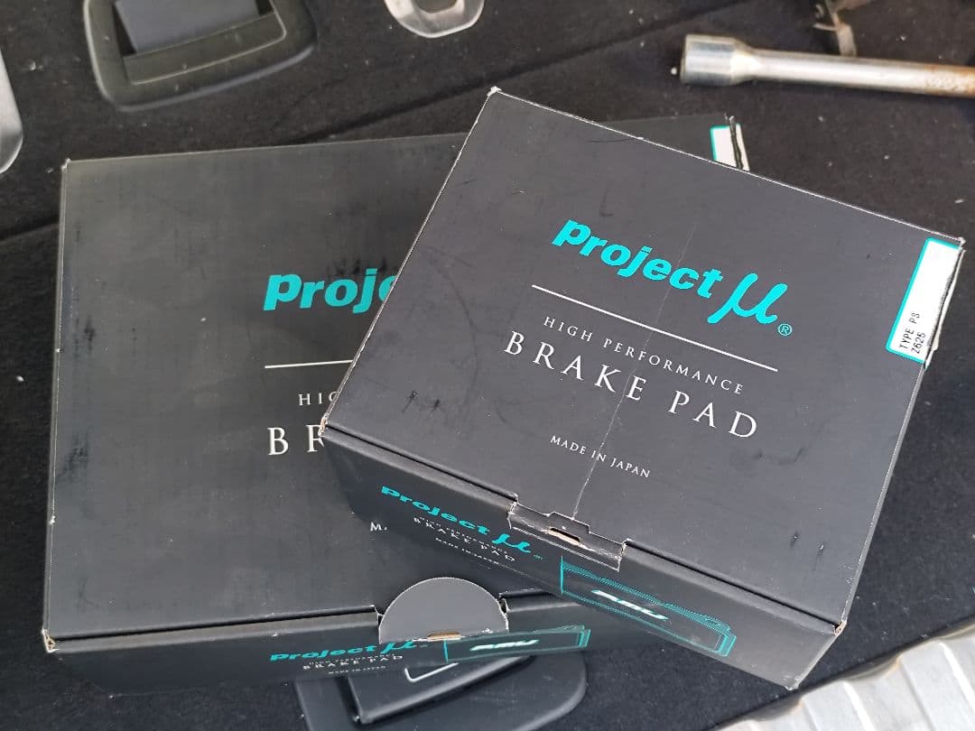 ブレーキパッド前後セットDB42(A90)G20()など低ダスト低ノイズ