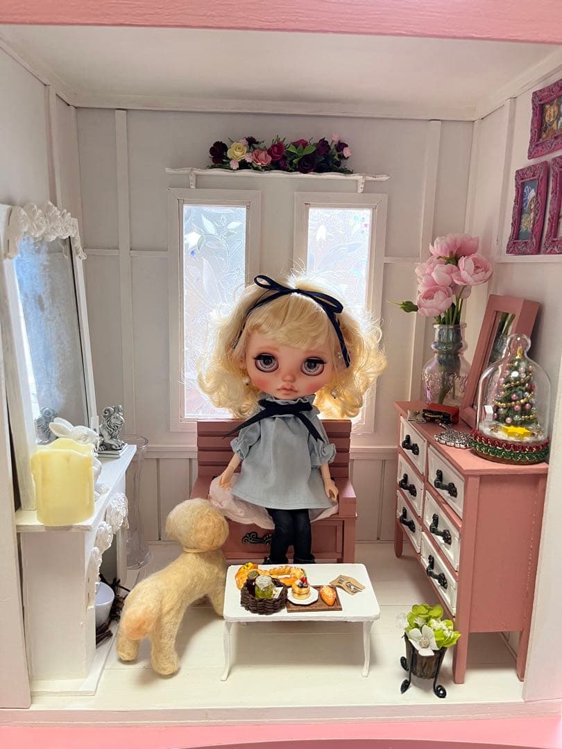 木製　ドールハウス　友達も呼べちゃう　背景にも　ゆずり　ベッド付き