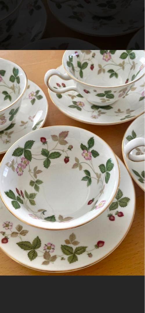 ウェッジウッド　ワイルドベリーティーカップ&ソーサーペアセット