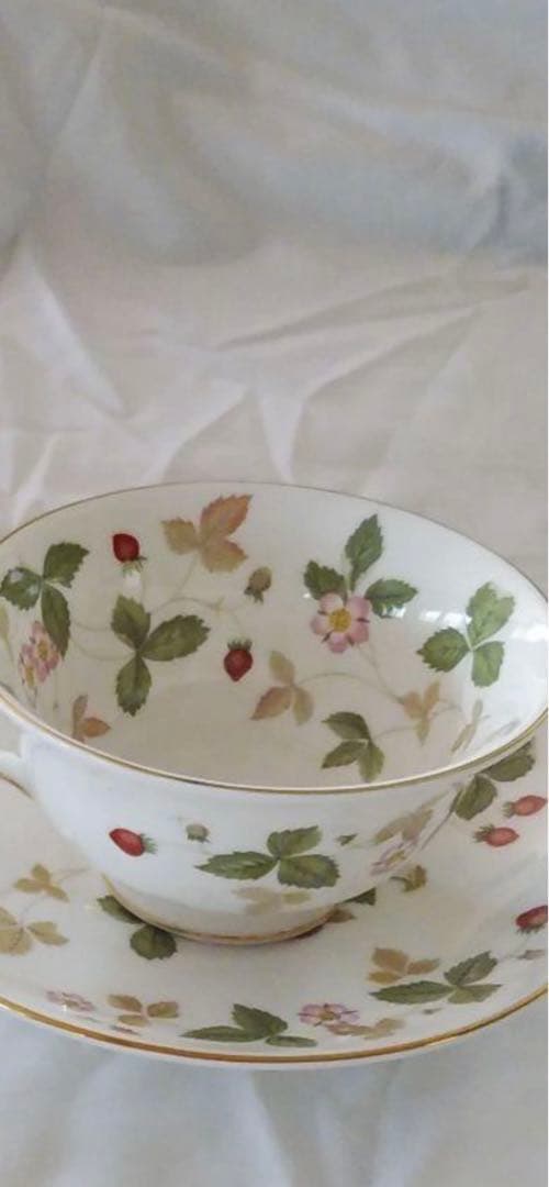 ウェッジウッド　ワイルドベリーティーカップ&ソーサーペアセット