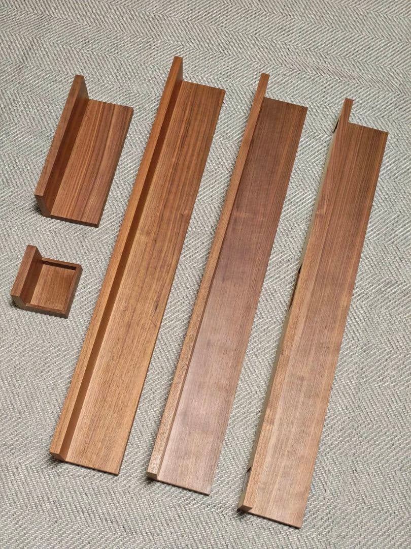 壁に付けられる家具棚 ウォールナット材突板