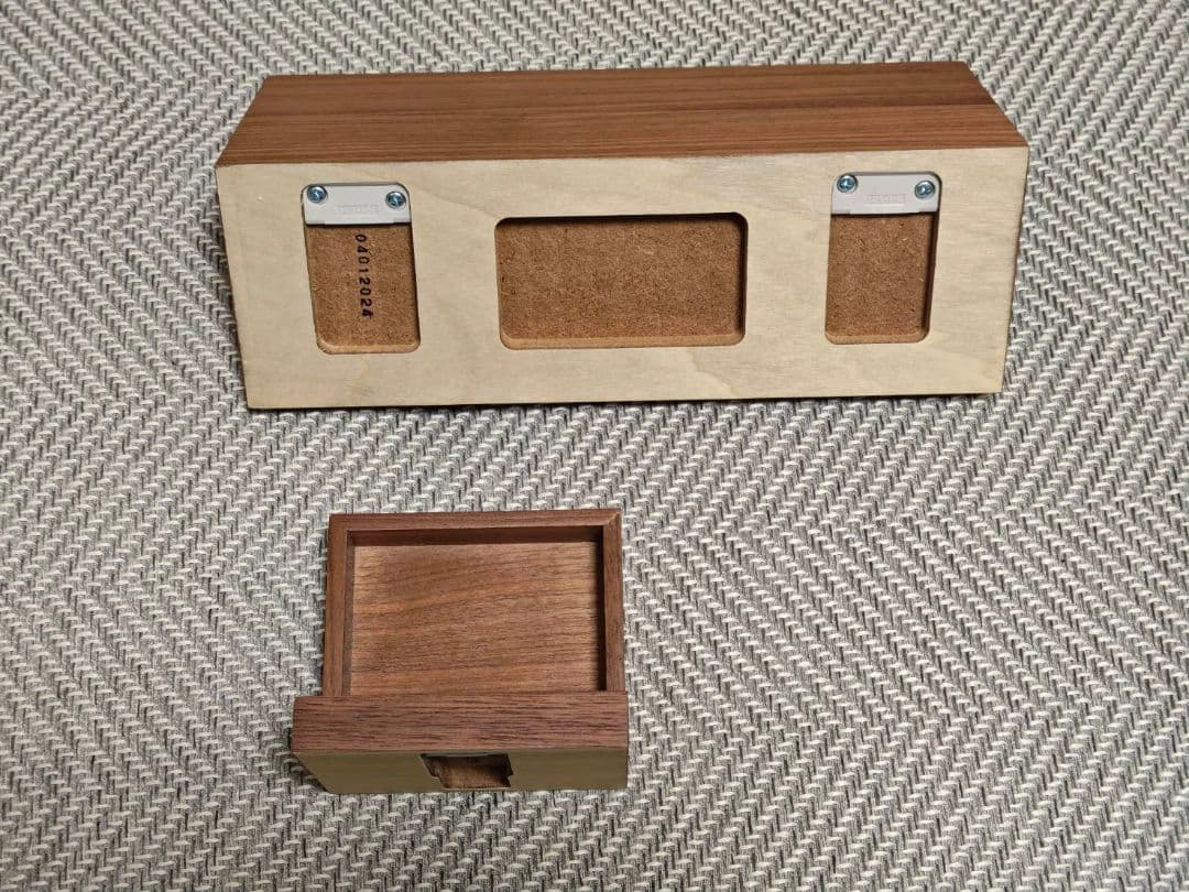 壁に付けられる家具棚 ウォールナット材突板