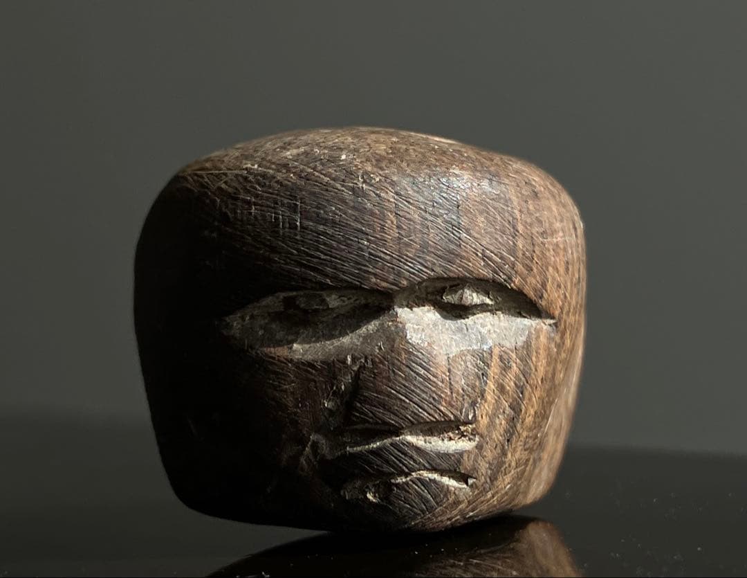 【小さい木彫古顔２つ 約2㎝ 根付け ボタン】骨董ファッションデザイン民族古着