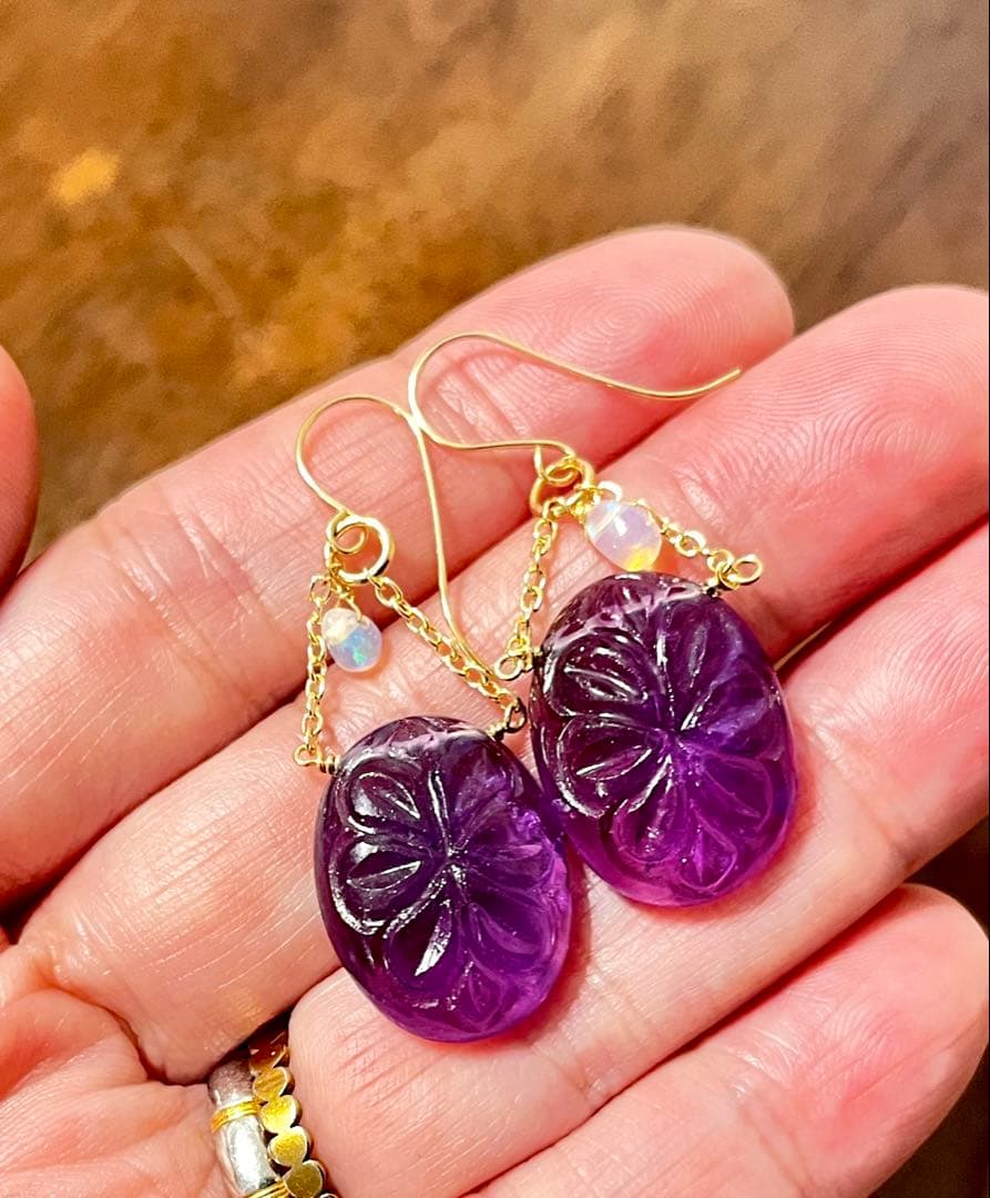 アメジストのカービングピアス