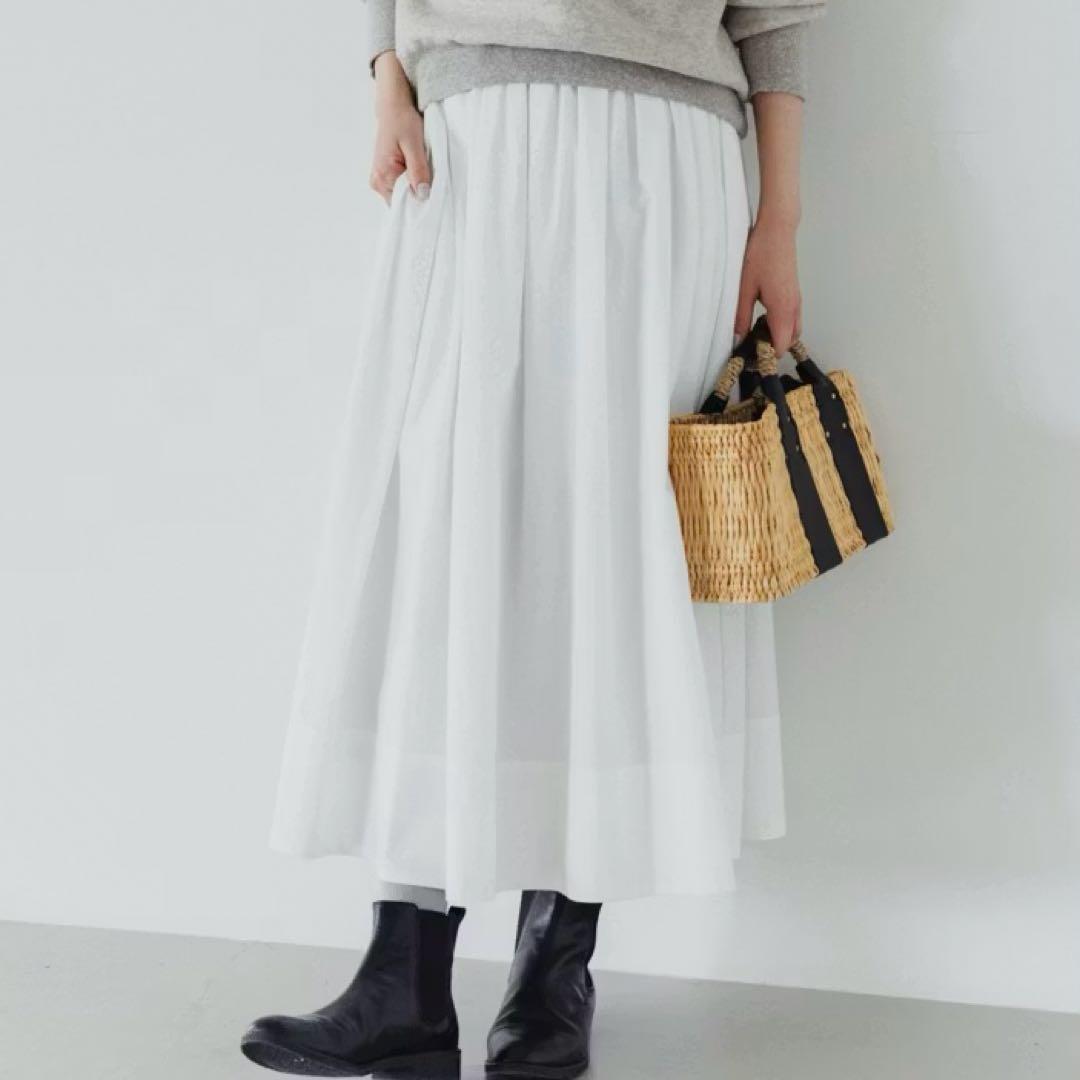 北欧暮らしの道具店　凛とした、大人のための白スカートクラシコム　フレアスカート