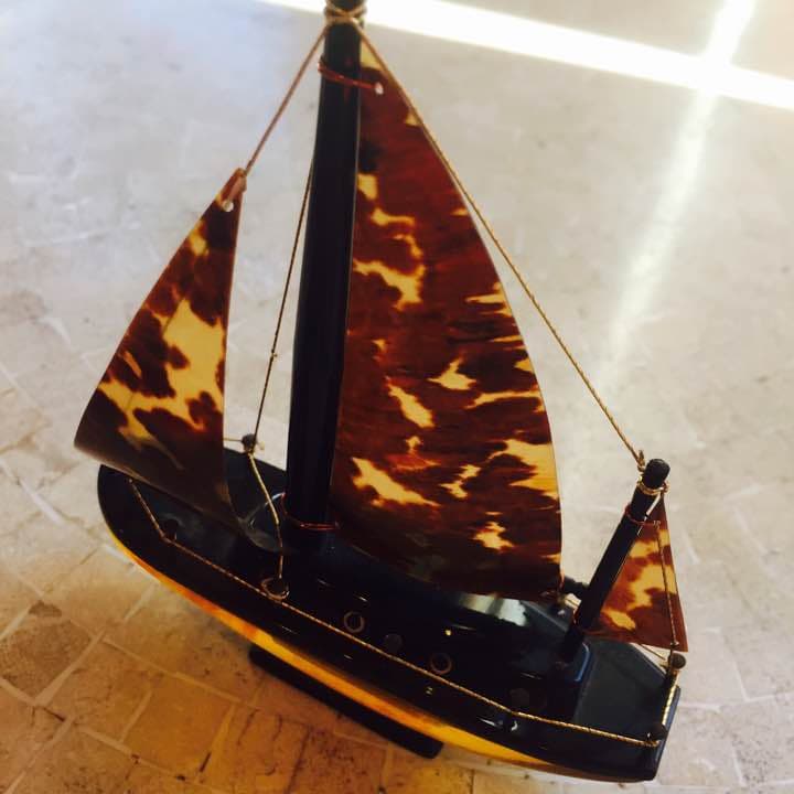 べっ甲の帆船