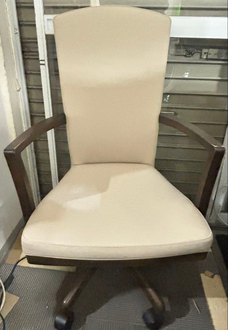 カリモク 肘付昇降回転キャスター付チェア