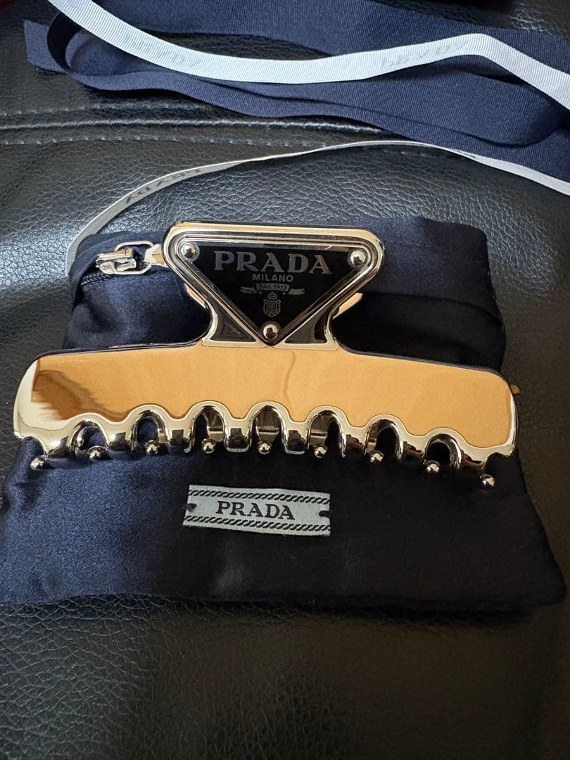 PRADA ヘアクリップ シルバー