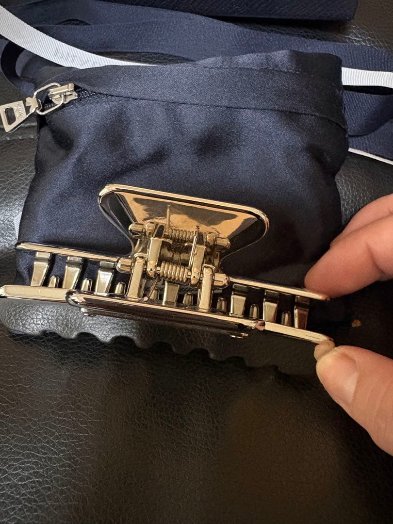 PRADA ヘアクリップ シルバー