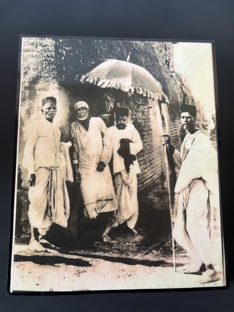 シルディサイババと弟子達との写真立て