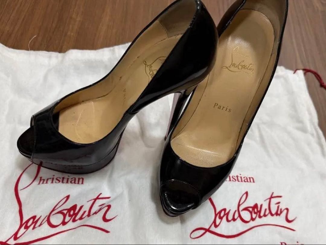 Christian Louboutin パテントパンプス 37.5 黒