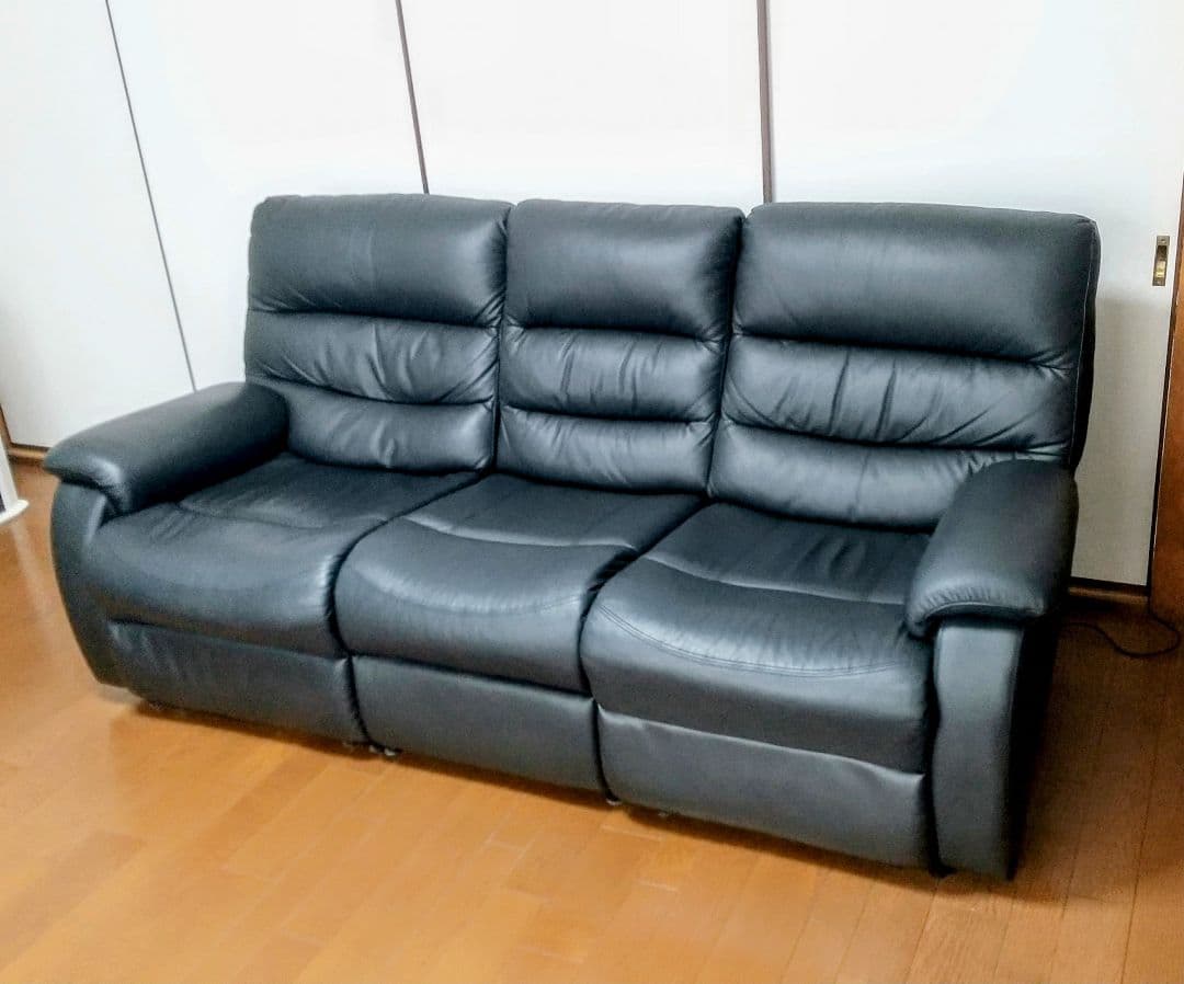 ニトリ 電動リクライニングソファー ビリーバー3 テーブル付き 3人用 黒 本革