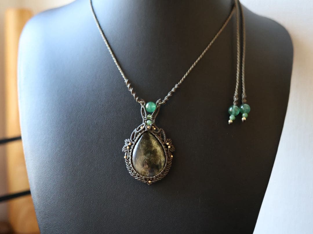 でんちゃん グリーンマイカ　チャロアイト　マクラメ　ネックレス