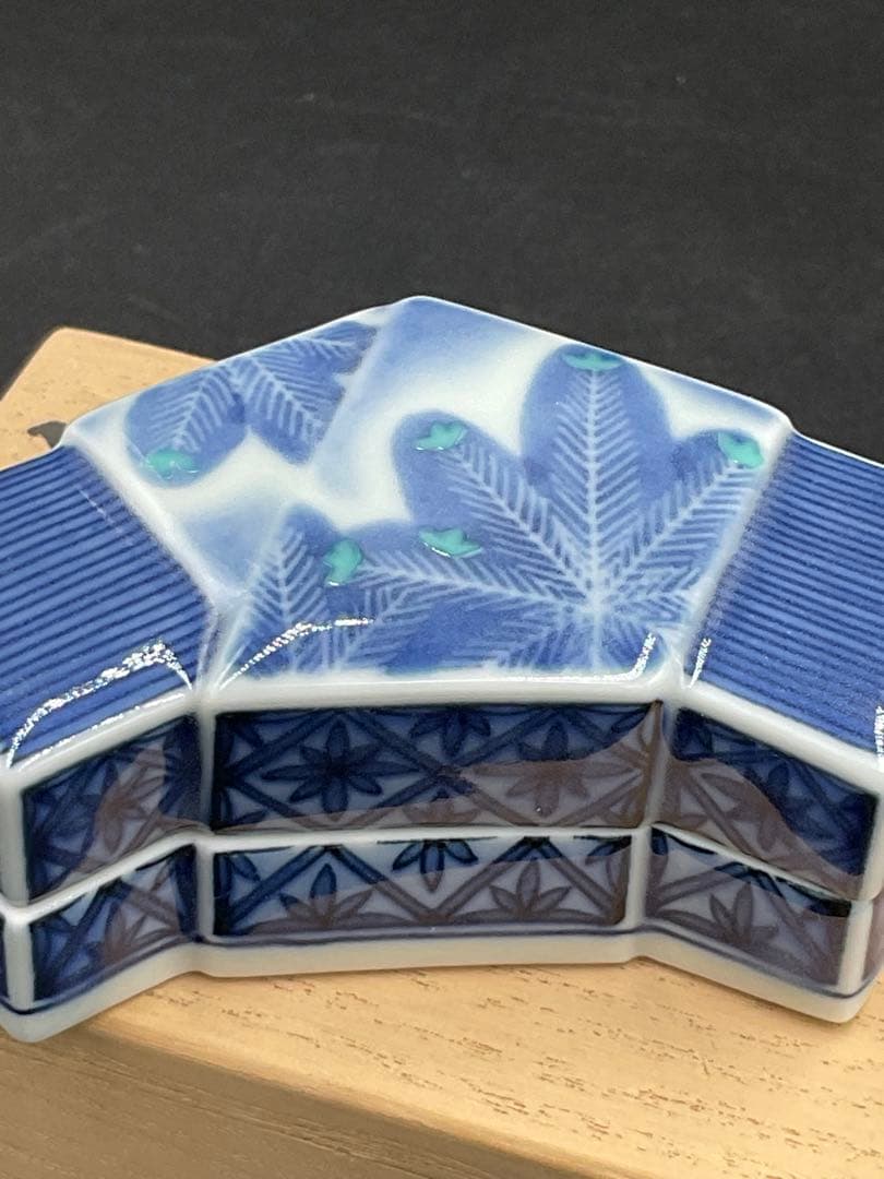 十四代　今右衛門　本人作　香合　人間国宝　黒はじき