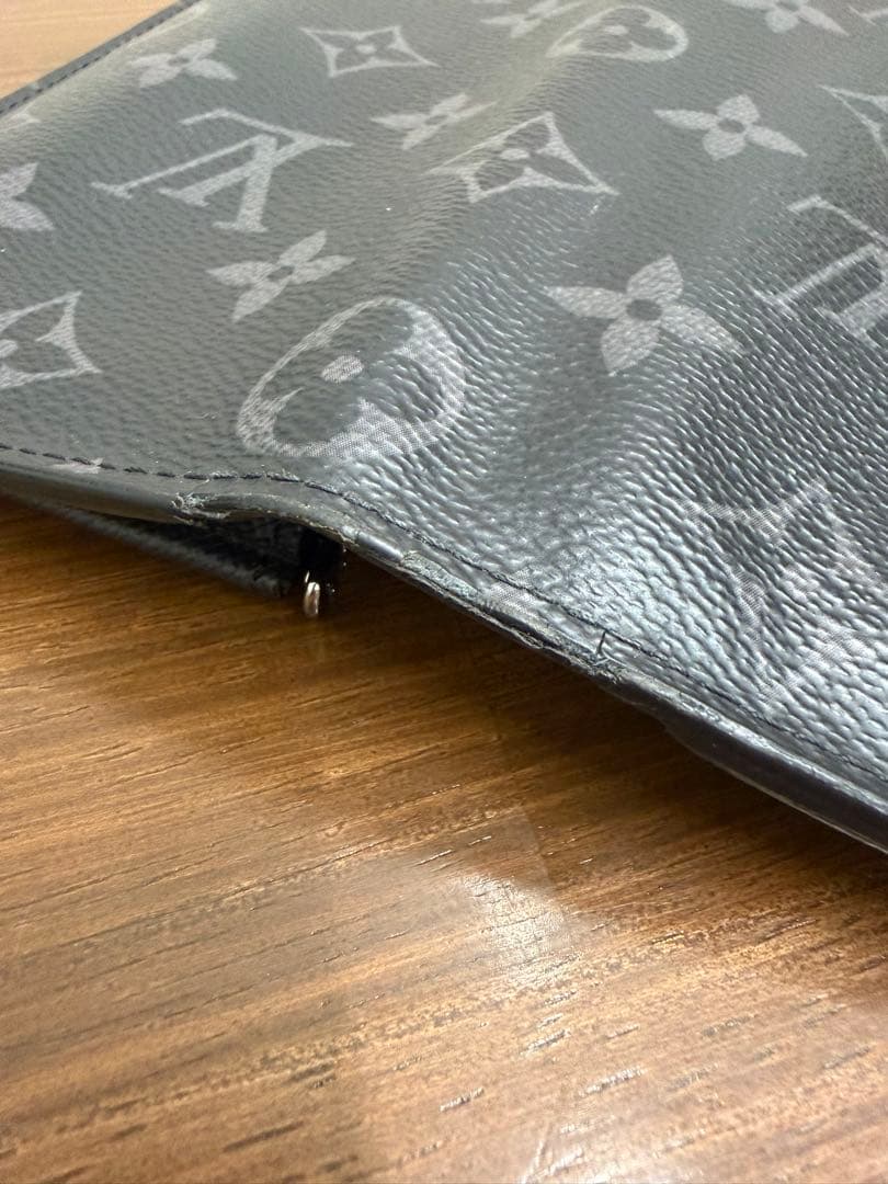 LOUIS VUITTON エクリプス ポルトフォイユブラザ　イニシャル入り