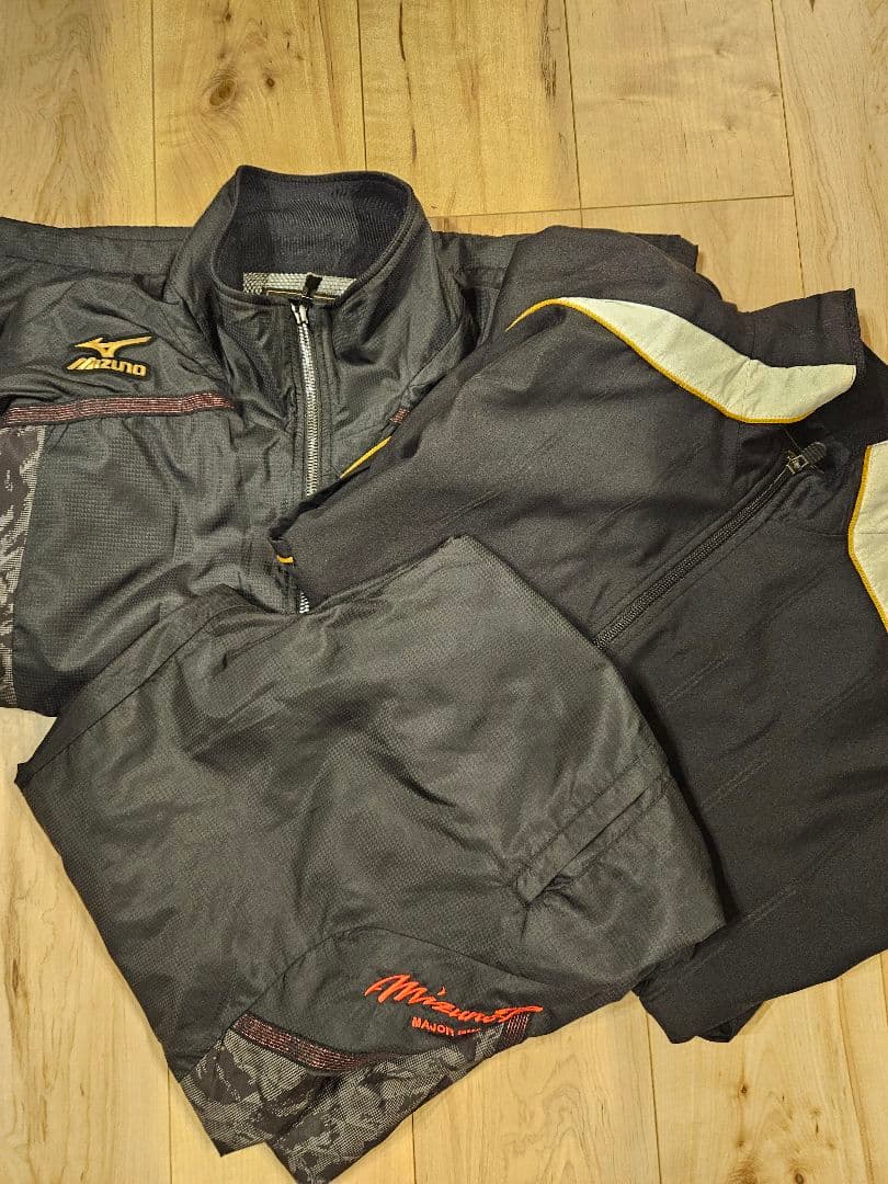 ミズノプロ　上下セット・ウインドブレイカーセット。