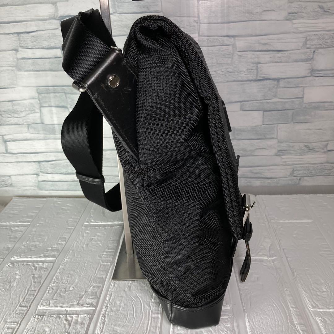 美品　TUMI トュミ　メッセンジャーバッグ　ショルダーバッグ　肩掛け　黒
