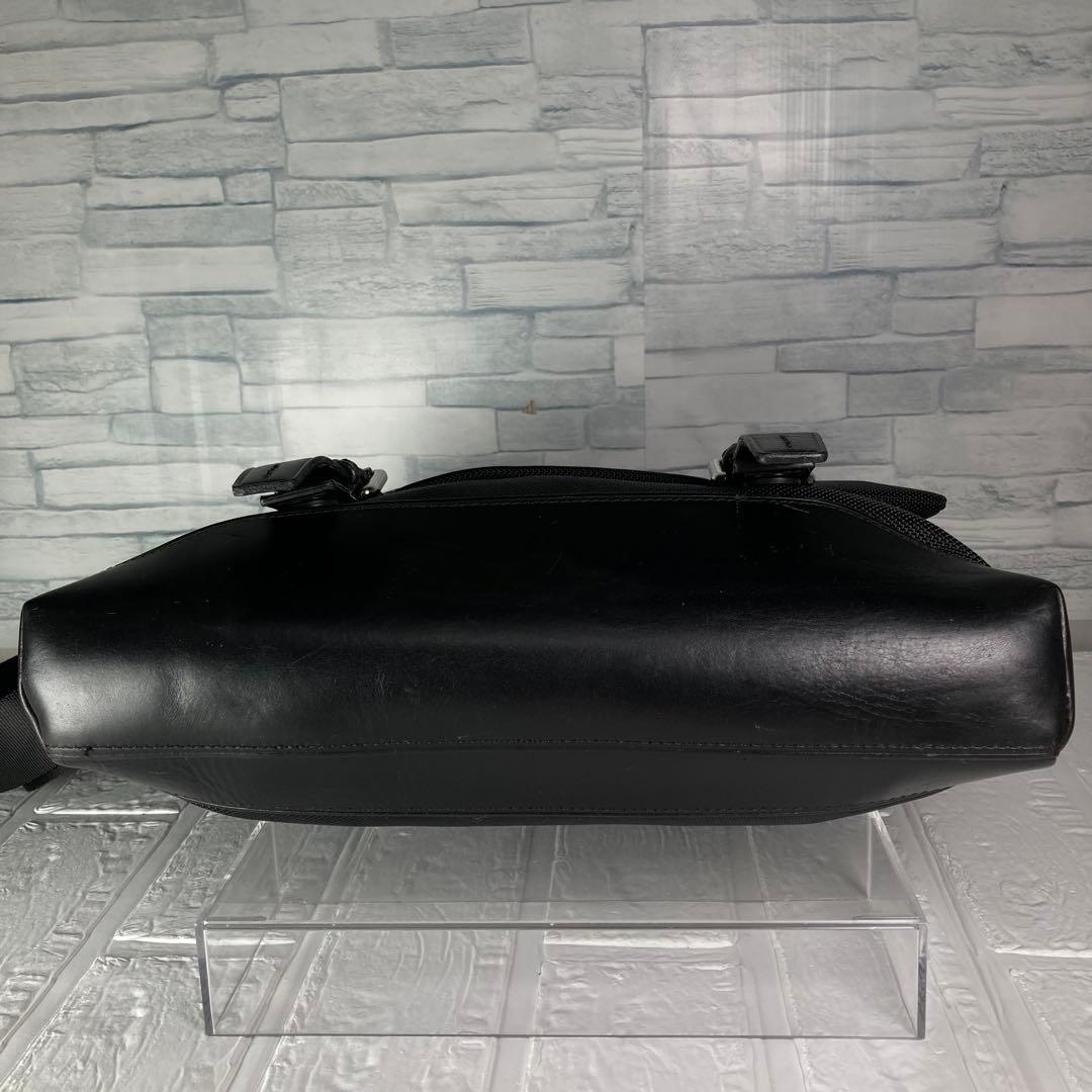 美品　TUMI トュミ　メッセンジャーバッグ　ショルダーバッグ　肩掛け　黒