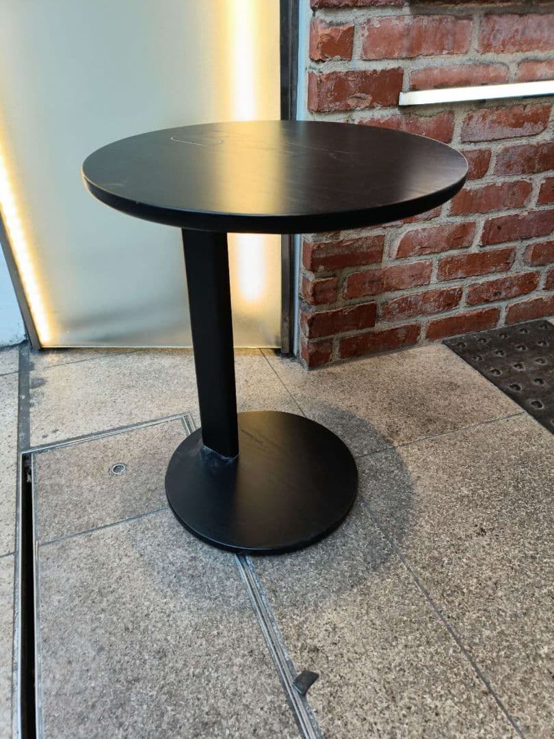 カリモク ニュースタンダード　黒の円形サイドテーブル　天然木　日本製