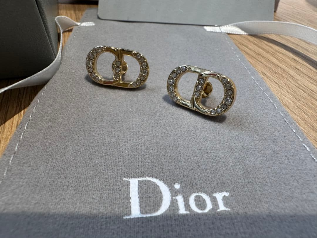 Dior CDロゴ ピアス ゴールド ラインストーン