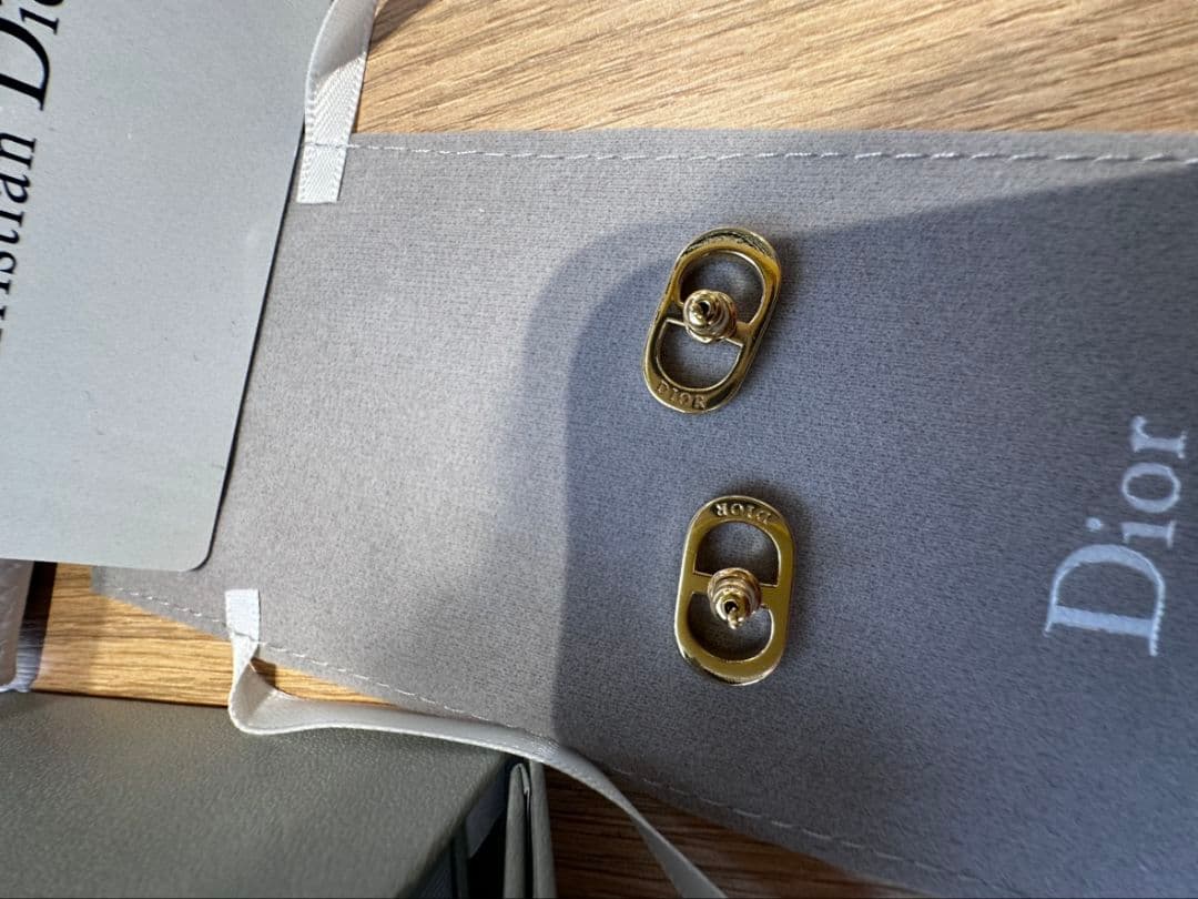 Dior CDロゴ ピアス ゴールド ラインストーン