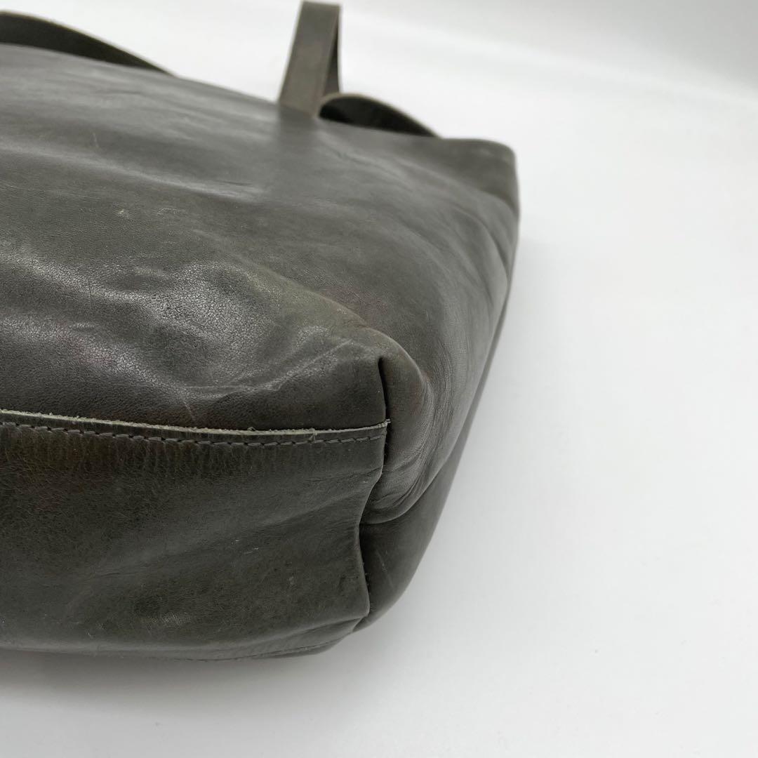 【美品】イルビゾンテ　トートバッグ　ハンドバッグ　カーキ　ロゴ型押し　A4可能